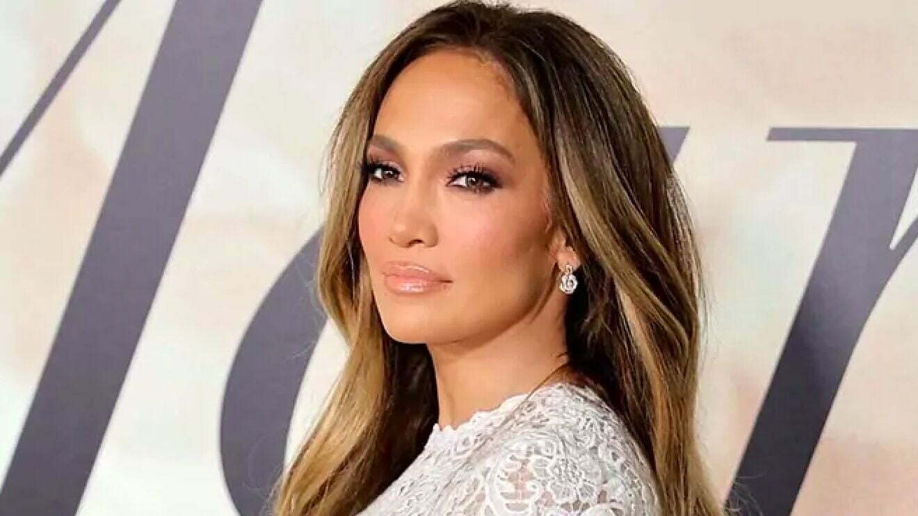 Jennifer Lopez đang bị kiện vì đăng một bức ảnh của mình trên Instagram. Jennifer Lopez đang bị kiện vì đăng một bức ảnh của mình trên Instagram.
