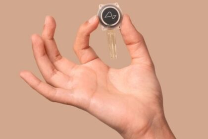 Con chip của Neuralink giúp người liệt tứ chi điều khiển thiết bị từ xa bằng ý nghĩ 