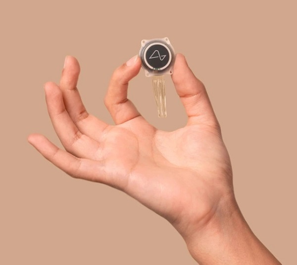 Con chip của Neuralink giúp người liệt tứ chi điều khiển thiết bị từ xa bằng ý nghĩ Con chip của Neuralink.