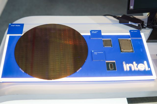 Cuộc Đua Sản Xuất Chip 2 Nm Của 3 Ông Lớn Tsmc, Intel, Samsung Tấm wafer dùng để làm chip của Intel