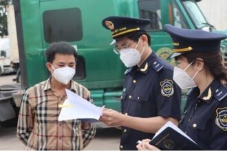 Buôn lậu và làm giải hàng hóa gắn nhãn mác VN