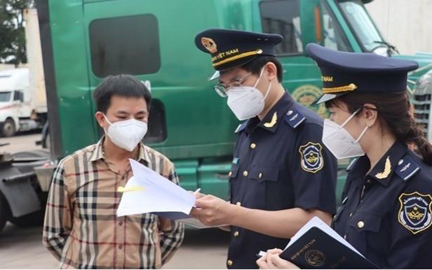 Buôn lậu và làm giải hàng hóa gắn nhãn mác VN